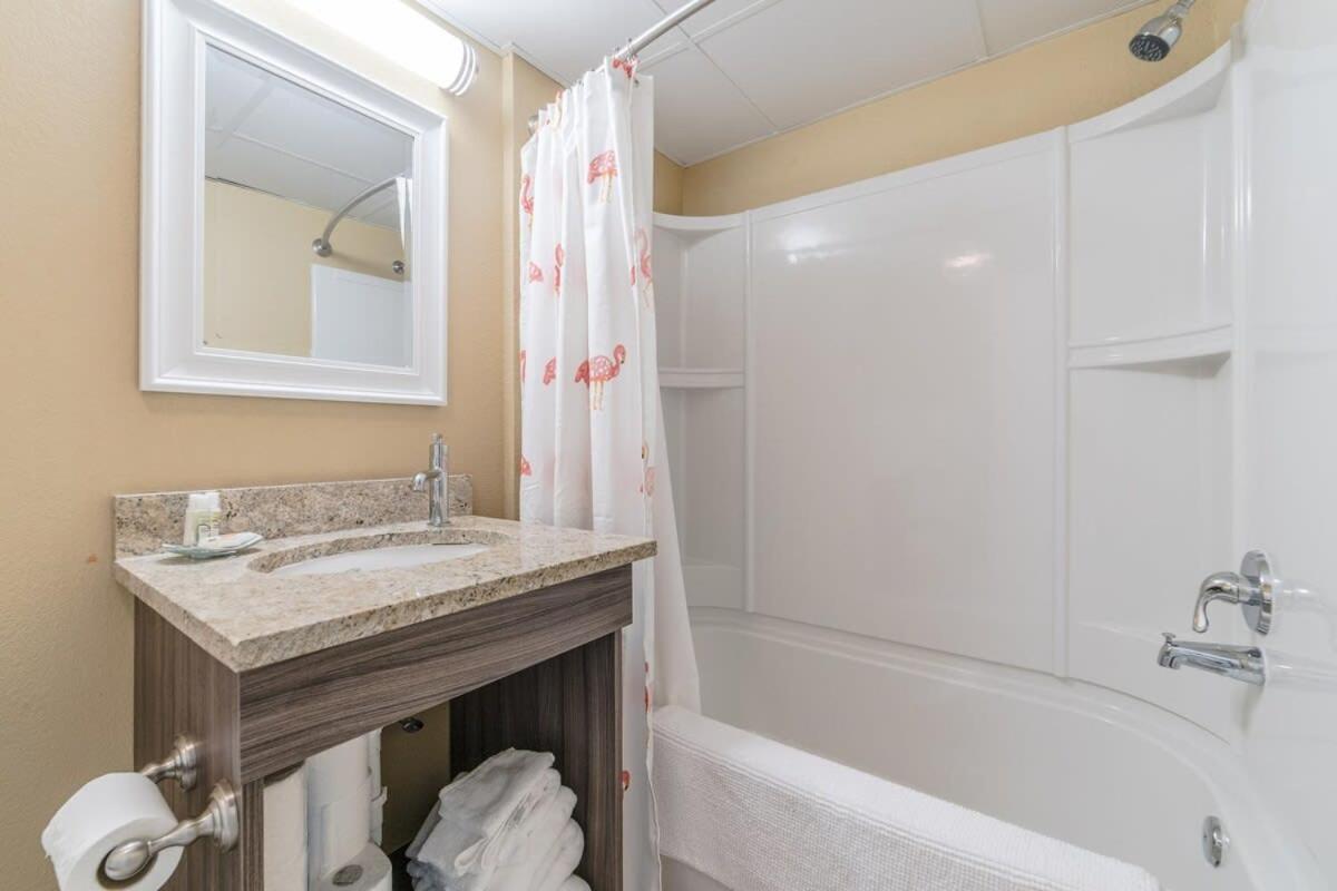 Ground Floor Ocean Front Studio - Caravelle Resort 124 Myrtle Beach Exterior foto